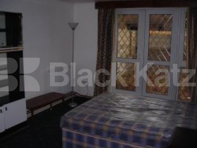 			3 Bedroom, 1 bath, 1 reception Flat			 Salisbury Walk, DARTMOUTH PARK N19